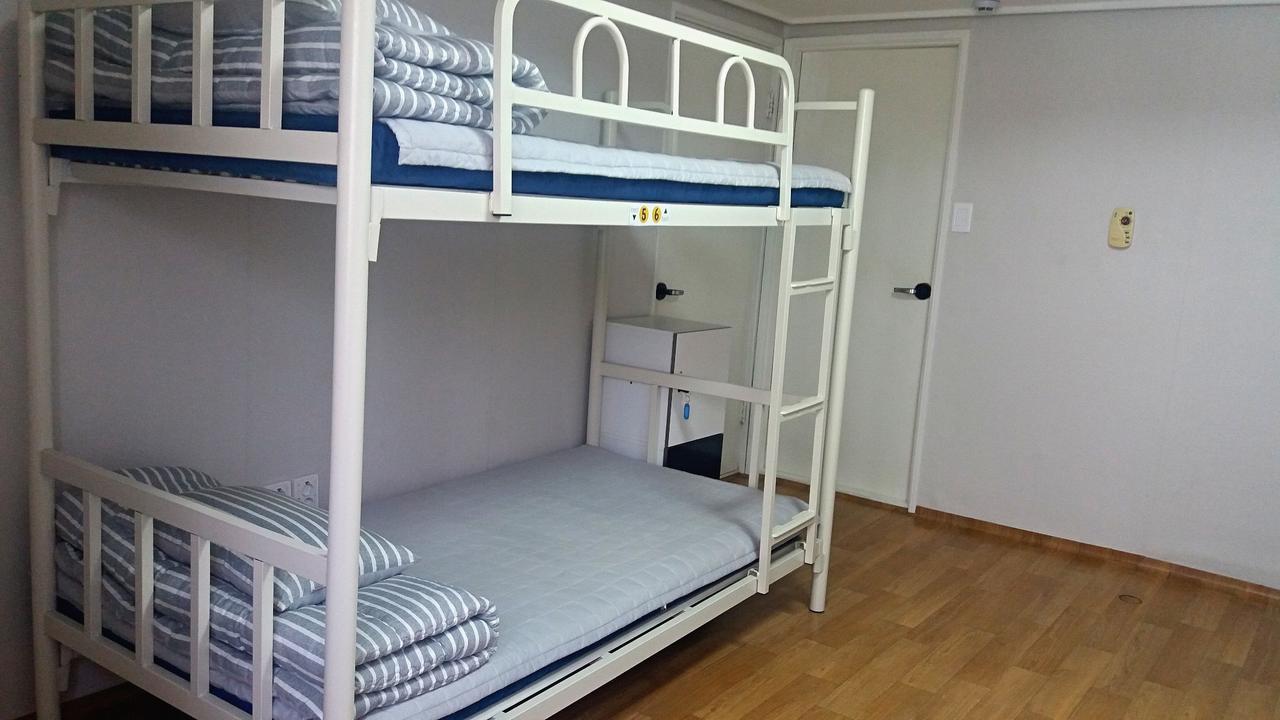 Silk Road Hostel Пусан Экстерьер фото
