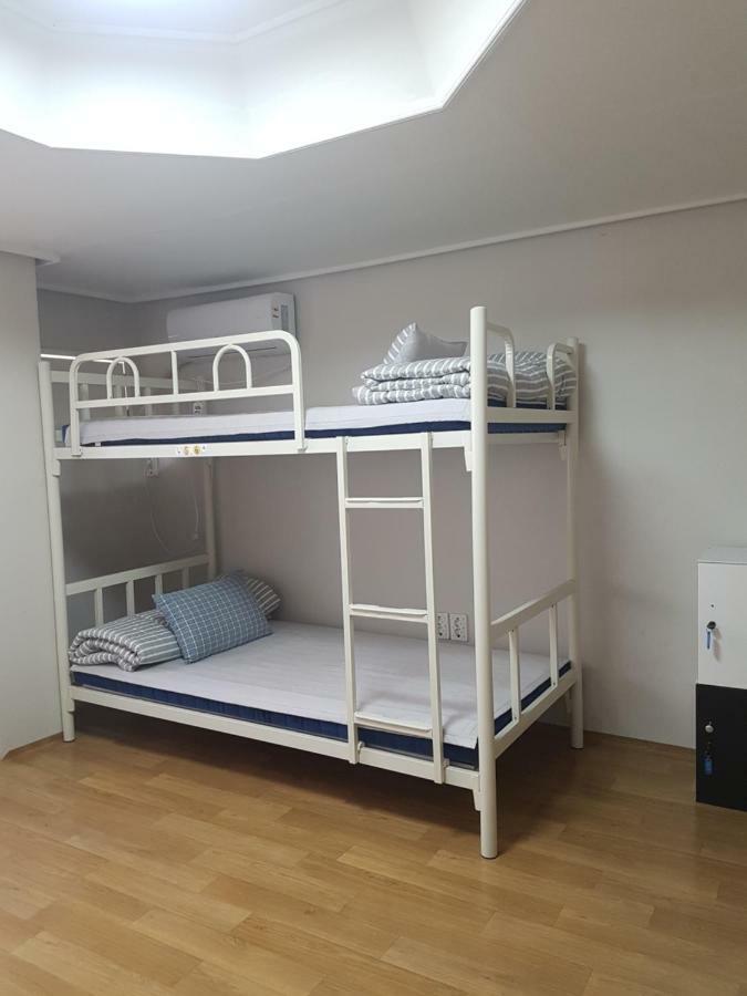 Silk Road Hostel Пусан Экстерьер фото