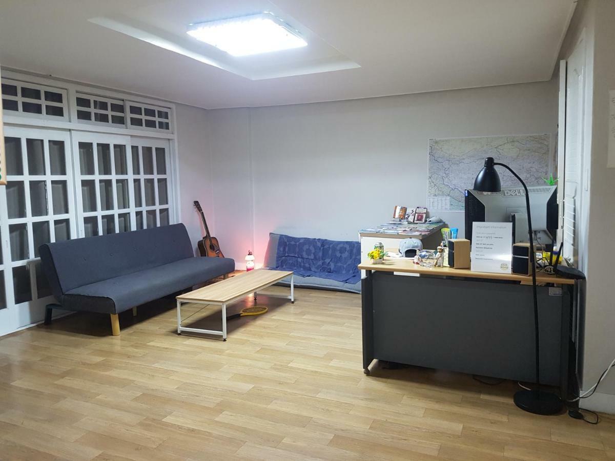 Silk Road Hostel Пусан Экстерьер фото